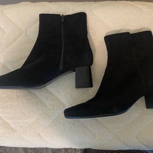 Nine west suede ankle boots 9M in very good condition